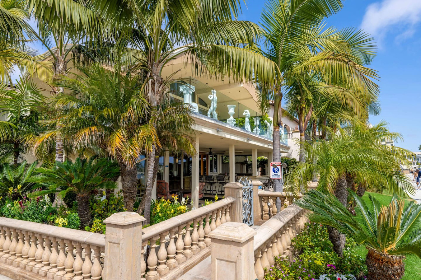 Family Luxurious Waterfront Escape 7