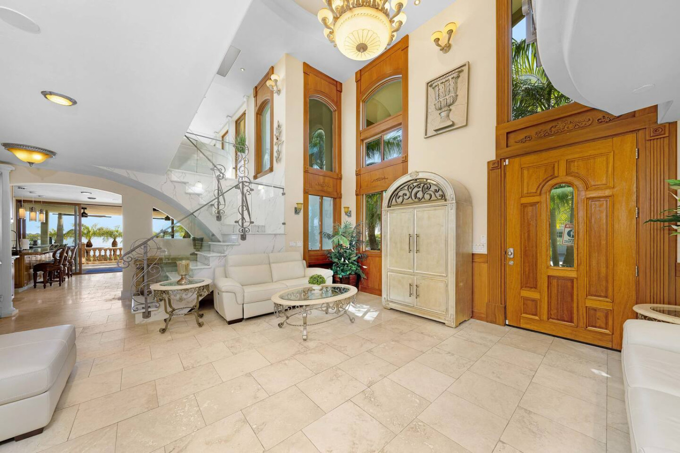 Family Luxurious Waterfront Escape 9