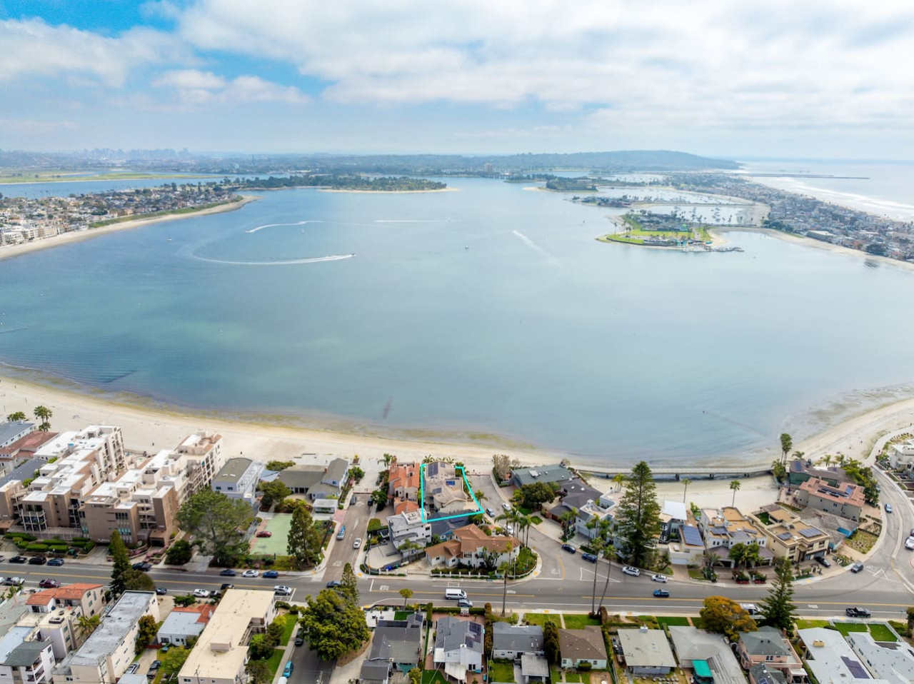 Family Luxurious Waterfront Escape 5