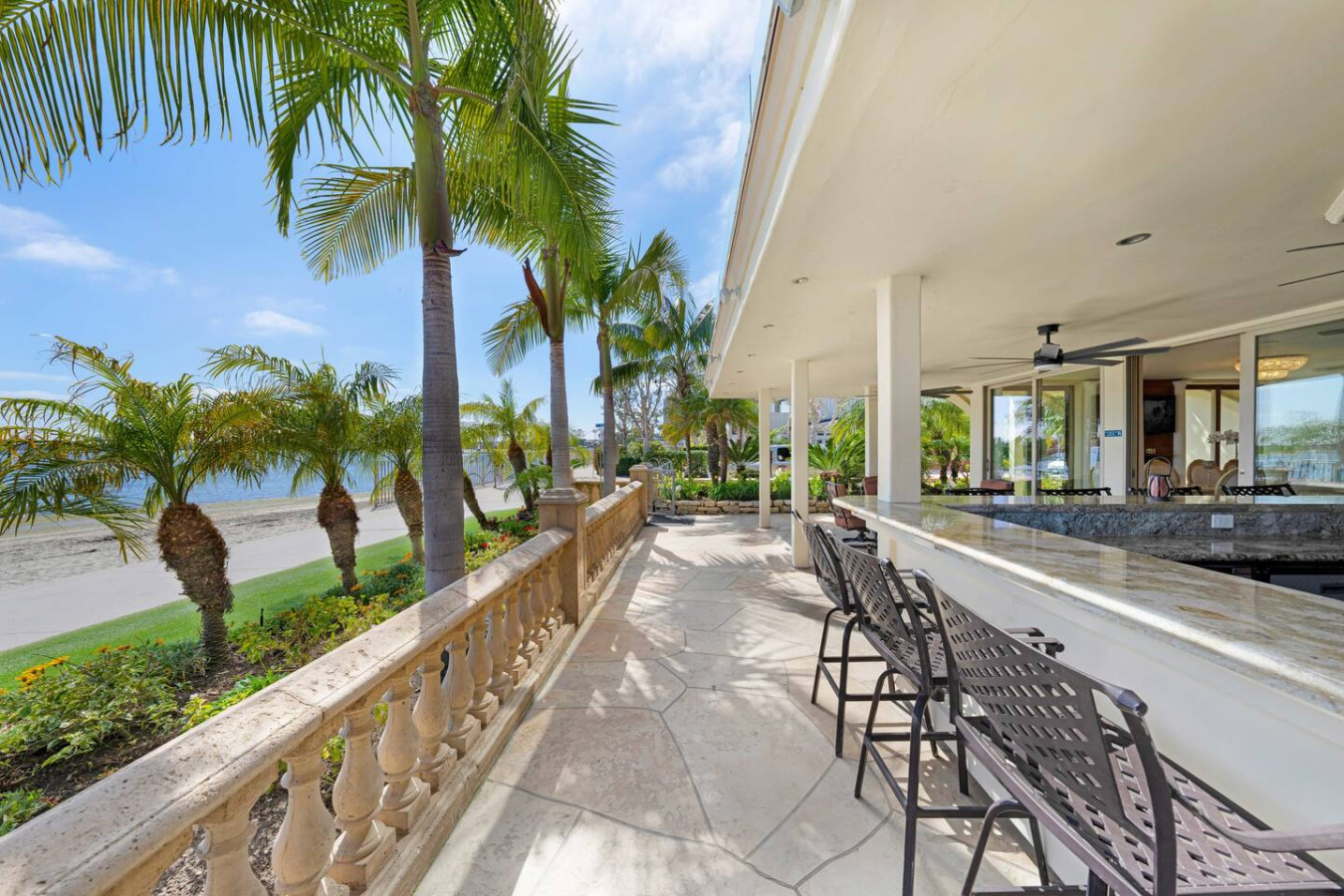 Family Luxurious Waterfront Escape 6
