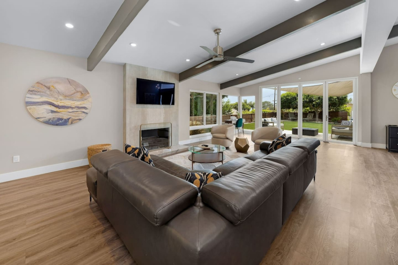 Paradise Retreat- Stunning Views & Serene Elegance | Photo 3