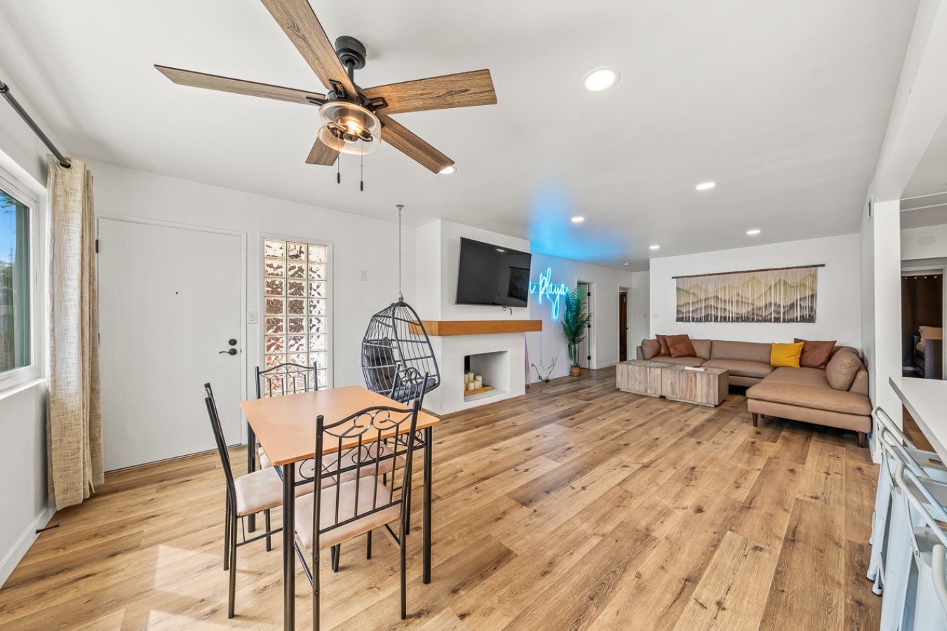 Ocean Beach 4BR Beach House W/ Parking 2