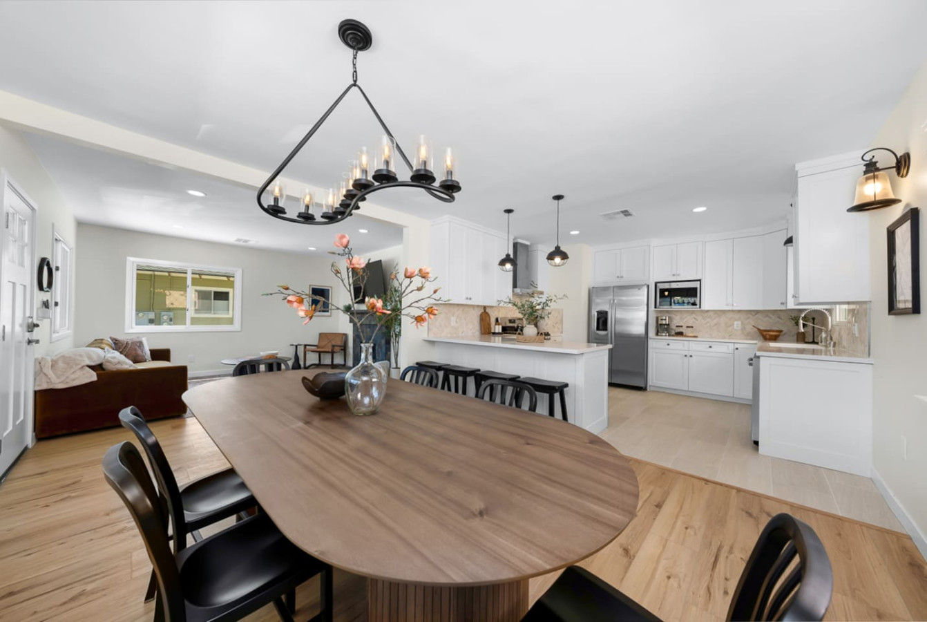 Modern & Stylish Mission Hills Neighborhood Escape | Photo 2