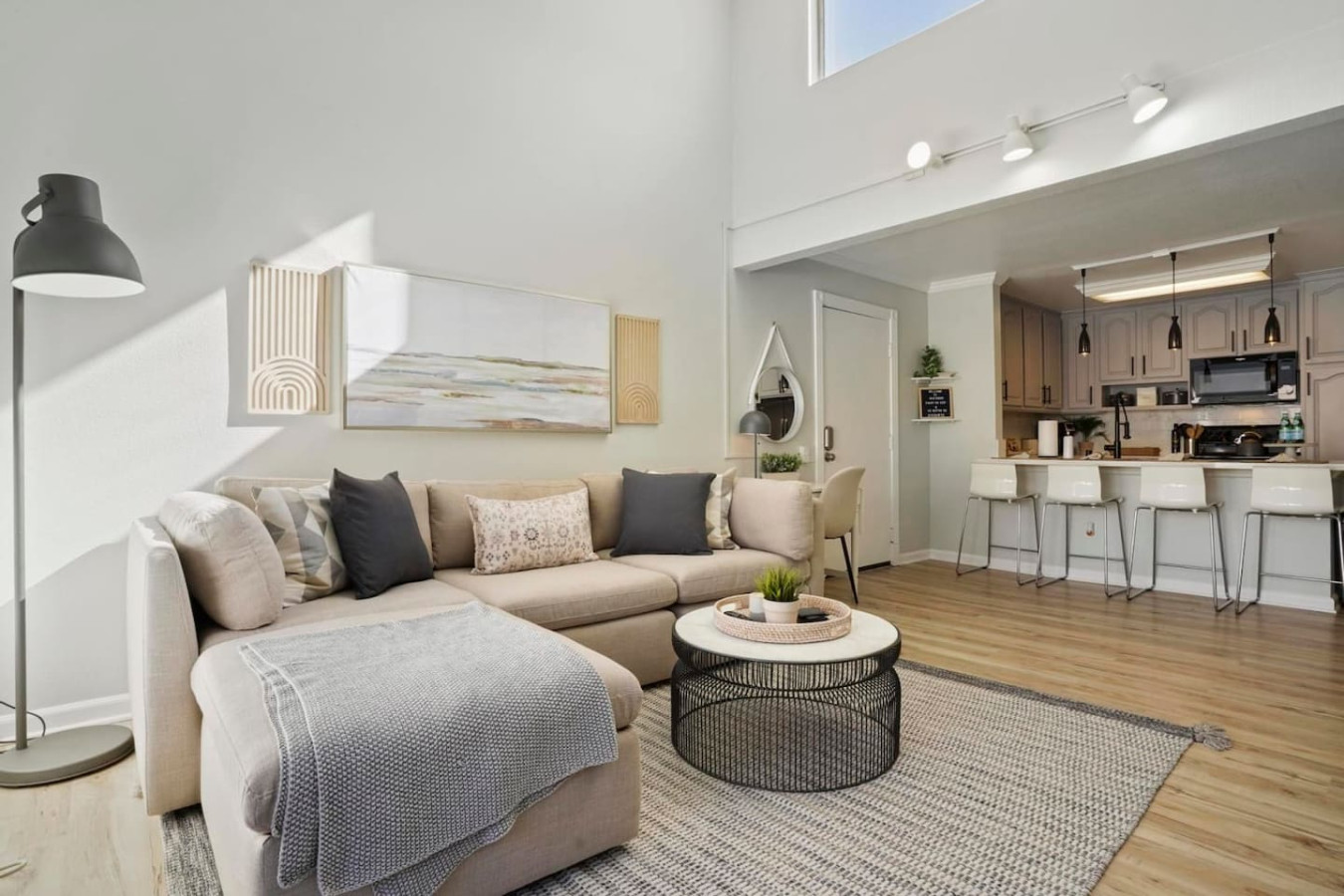 Relaxing Homey-Bright & Spacious | Photo 3