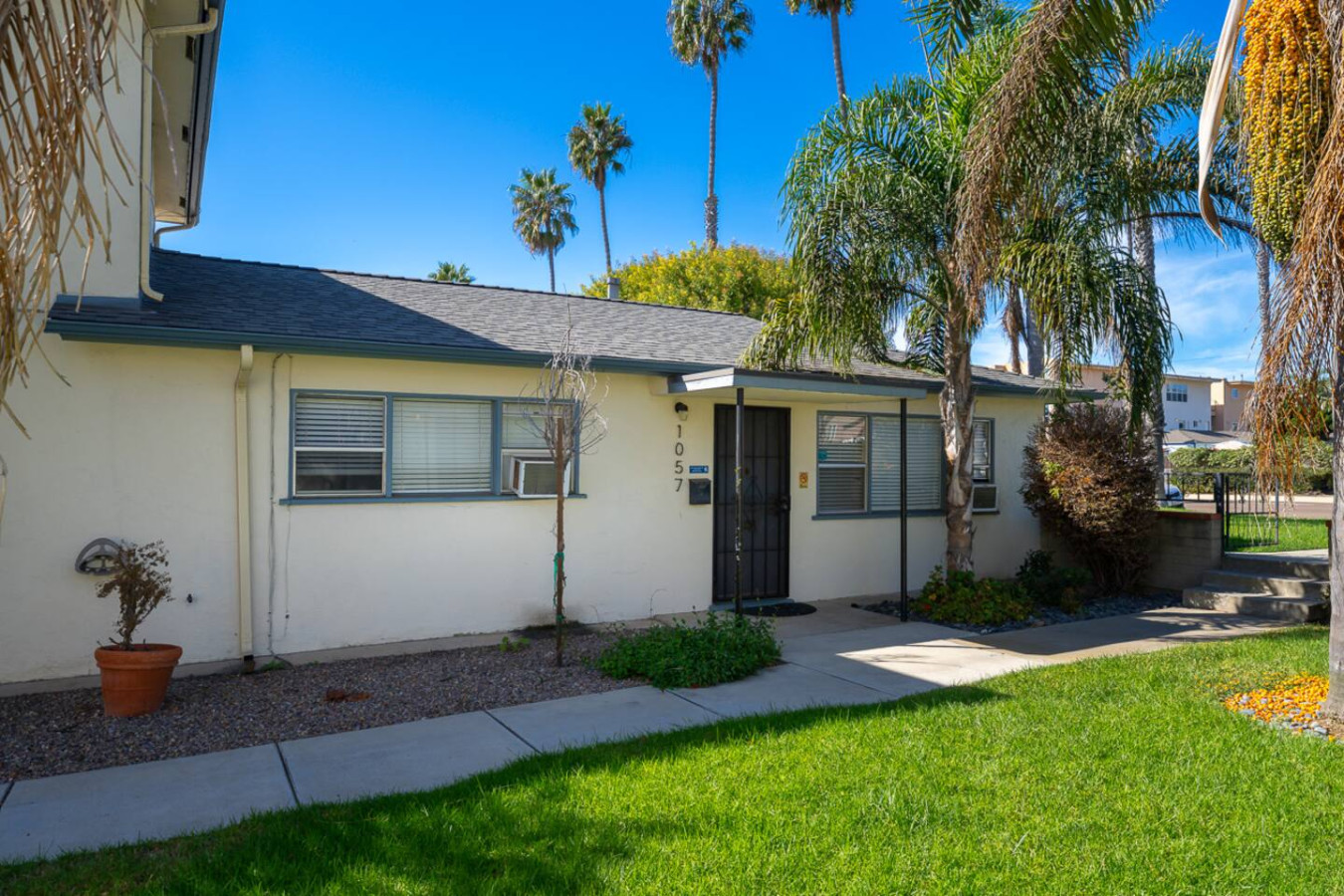 Stylish PB Bungalow, just Blocks to the Beach | Photo 3