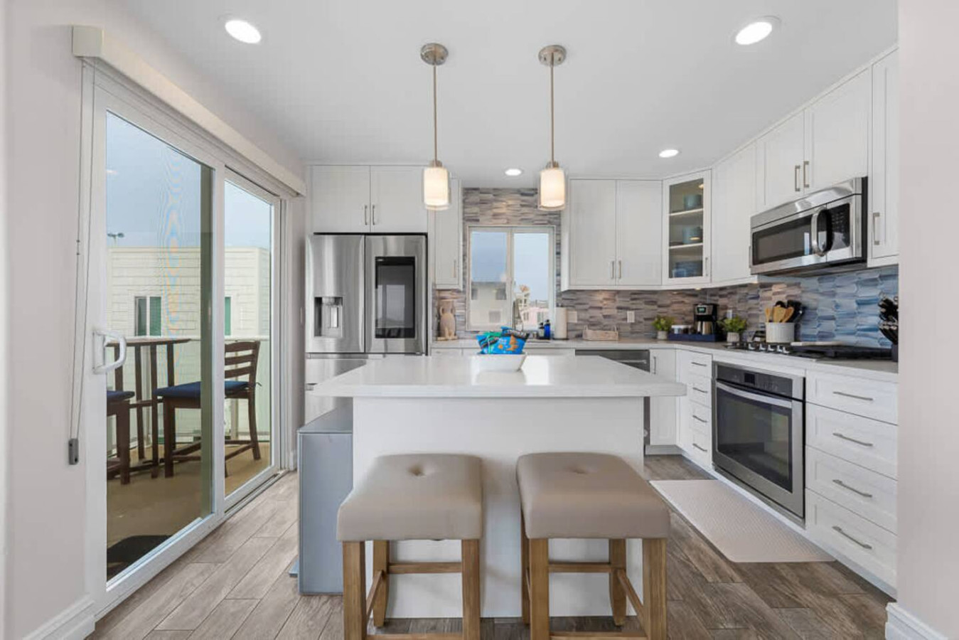 Stunning Ocean Views Rooftop Deck w/ Parking 3