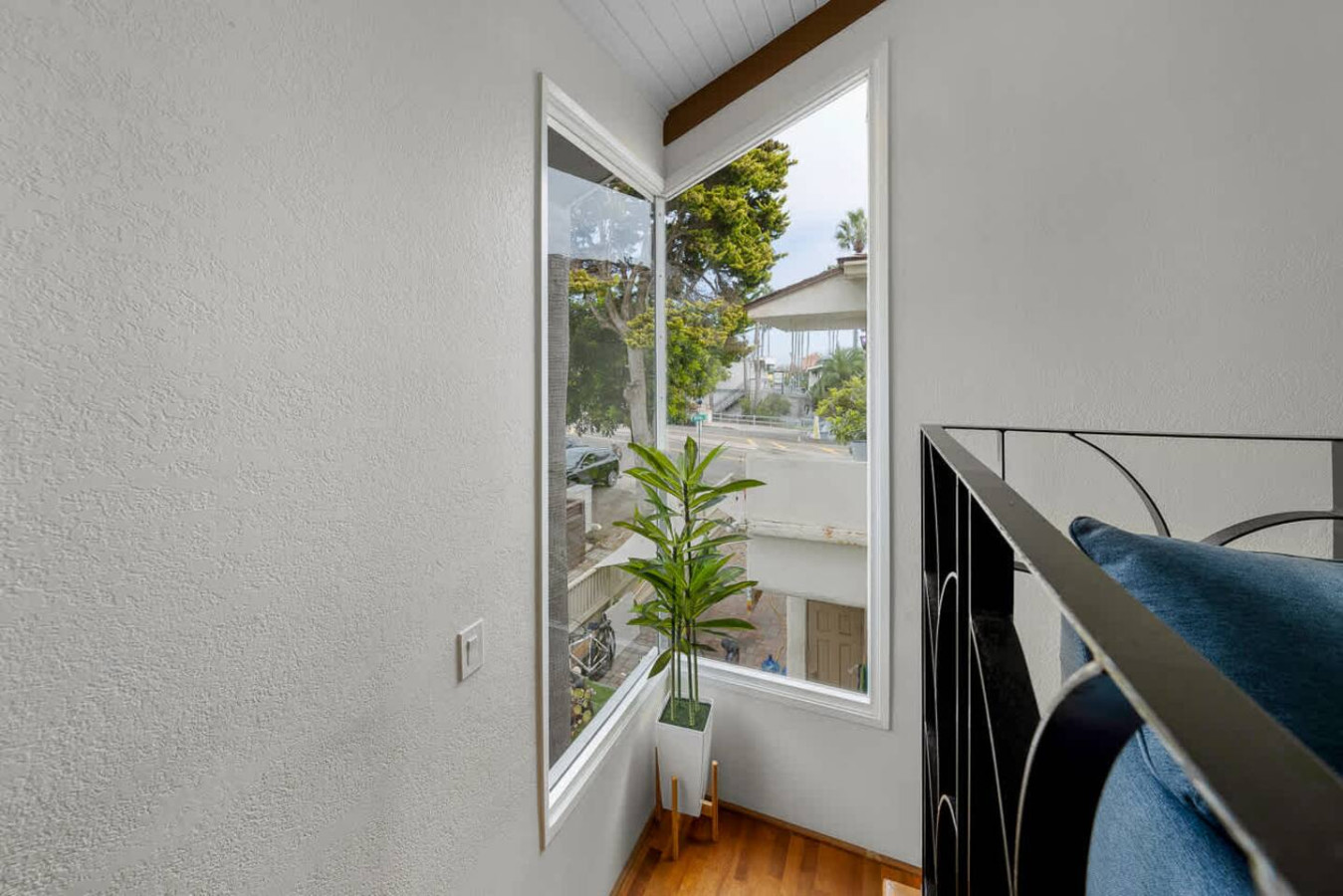 Sunny Beach Escape – Steps to Ocean & Bay 9
