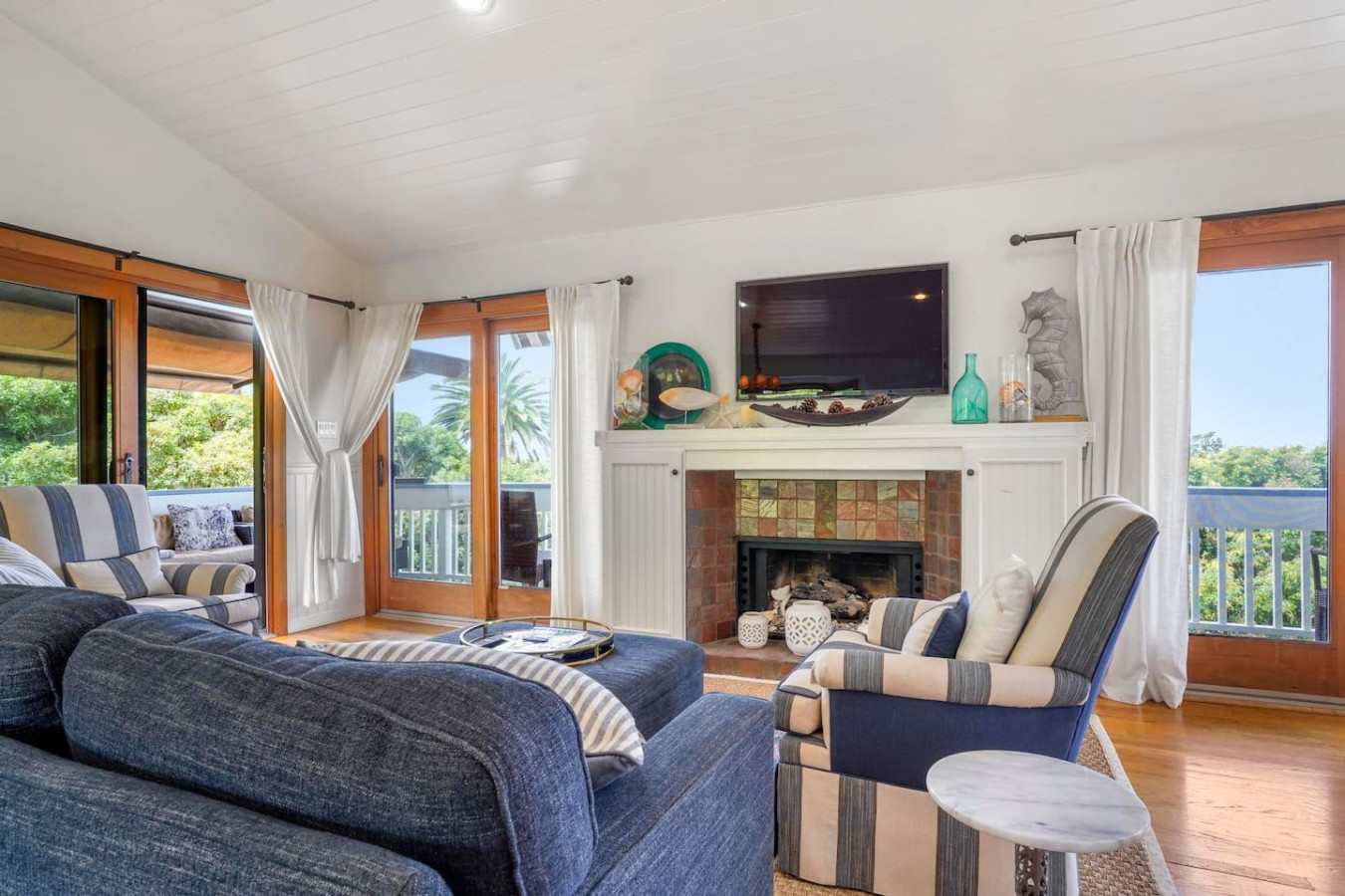 Darling Del Mar Beach Cottage with Ocean Views 7
