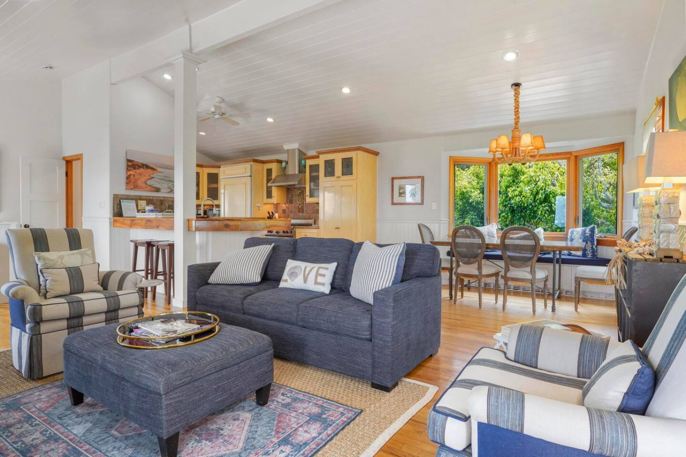 Darling Del Mar Beach Cottage with Ocean Views 4