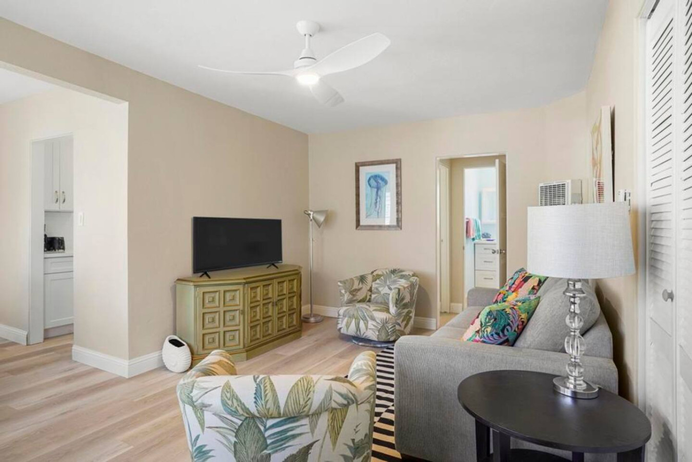 Ben's Beach Bungalow 4, Quaint & Beachy 1BR