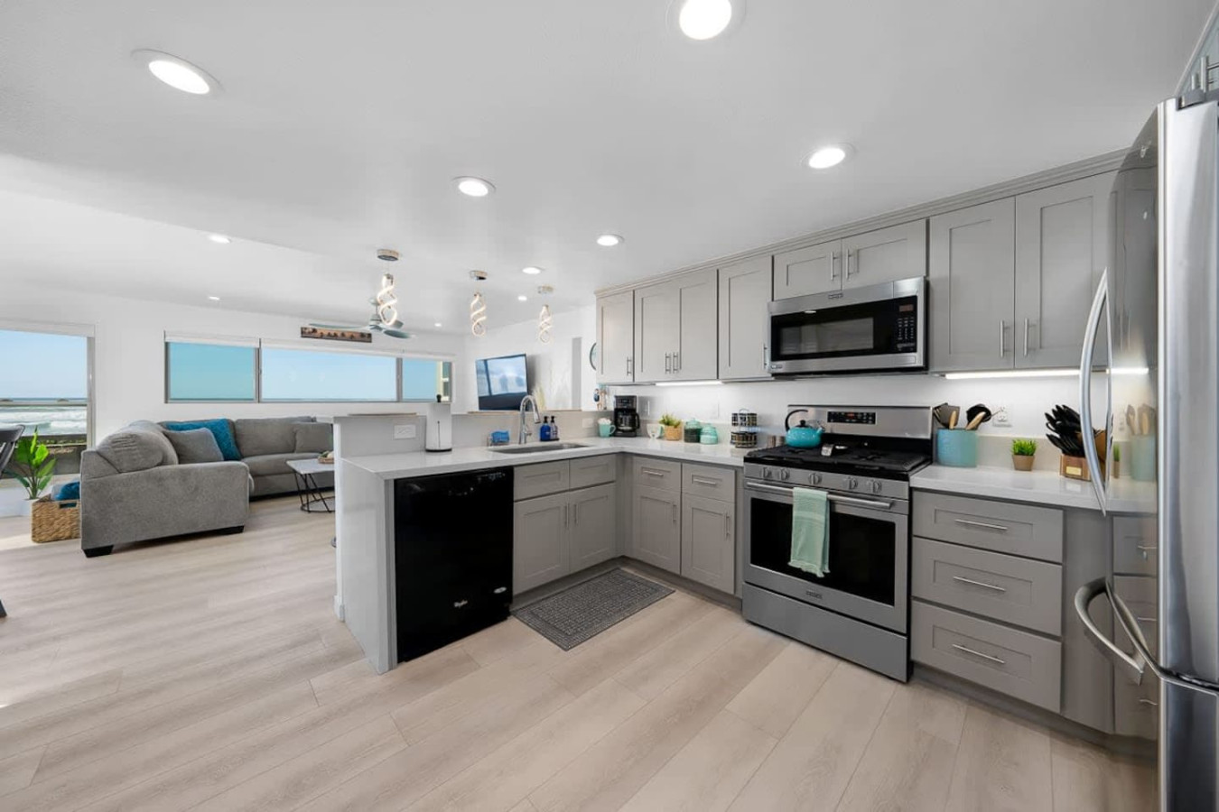 Family Ocean Front 3BR with Parking 4