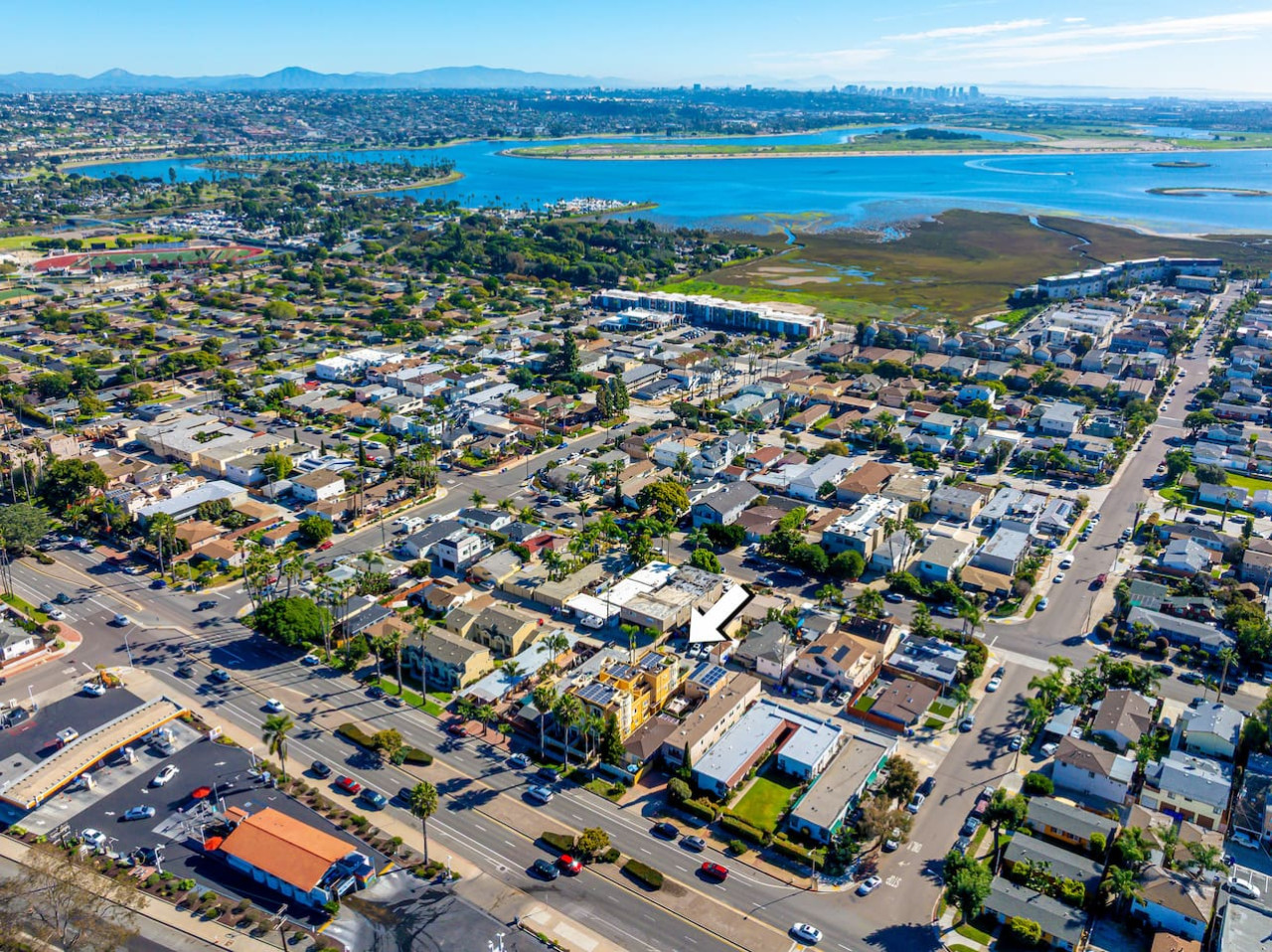 Beach Vibes/Bay Views w/ Parking 6
