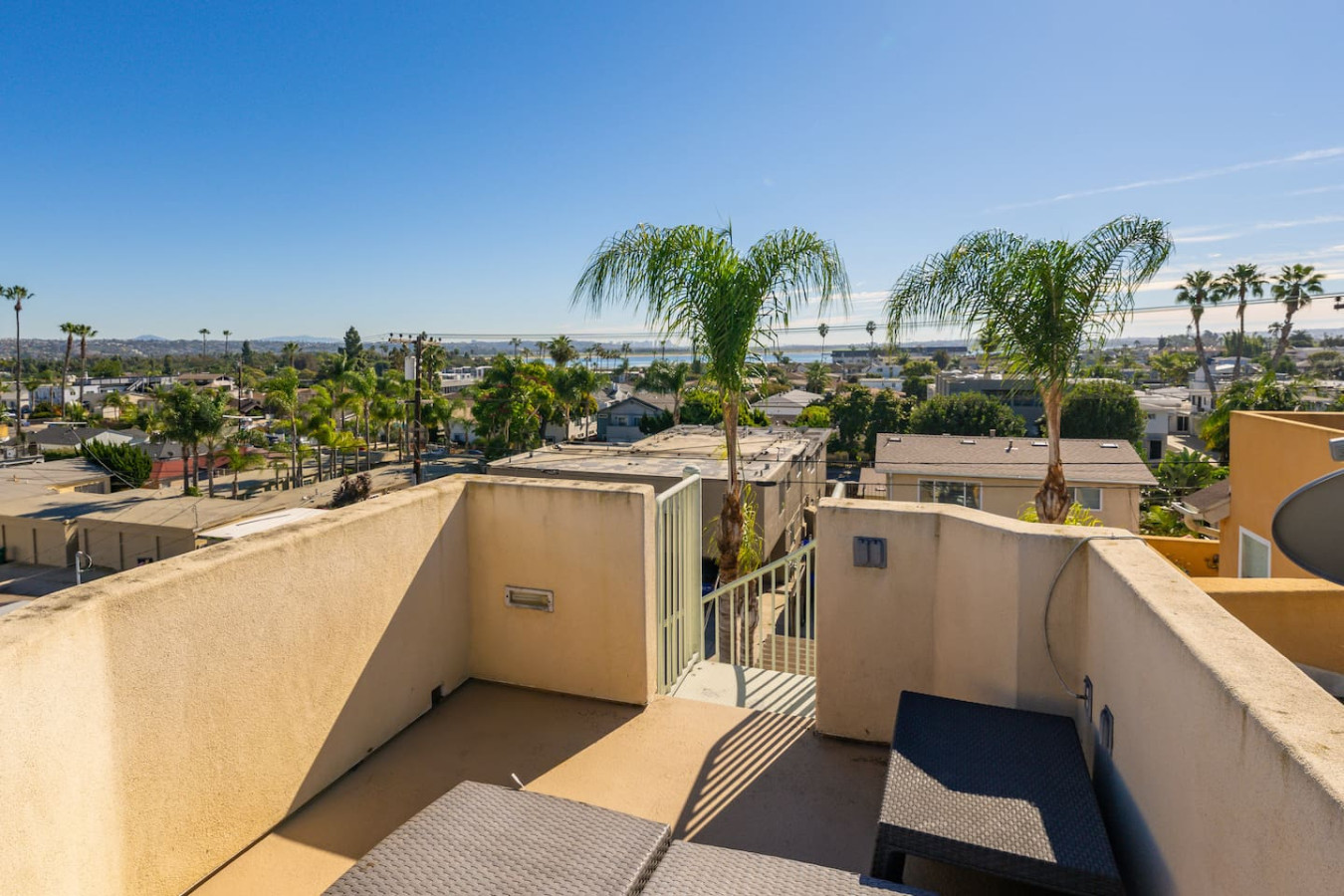 Beach Vibes/Bay Views w/ Parking 4