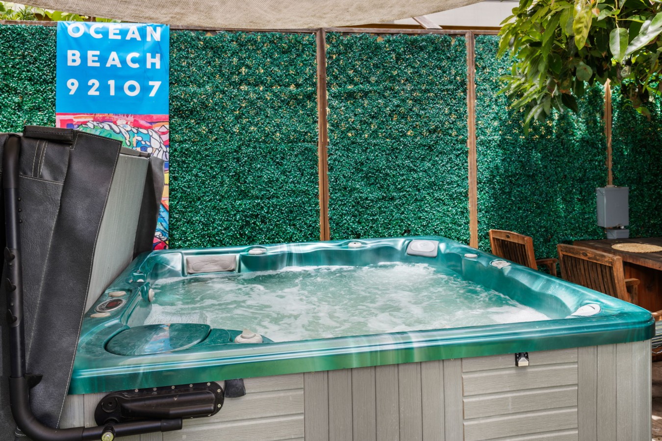 Avocado Hut- HOT TUB, free parking