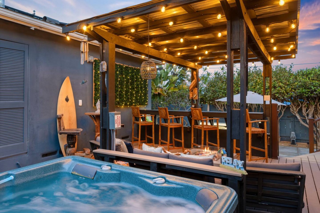 Tiki Hut - Hot Tub, Indoor-Outdoor Entertainment