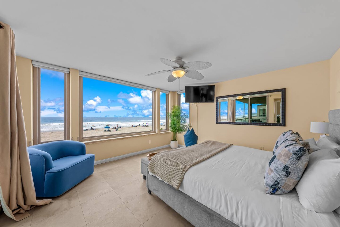 Pacific at your fingertips, best oceanfront views! | Photo 3
