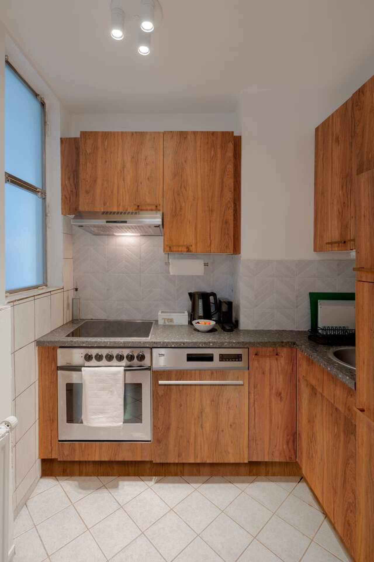 Stil Apartment|Premium-Boxspringbett|WiFi 250mbit - Bild 8