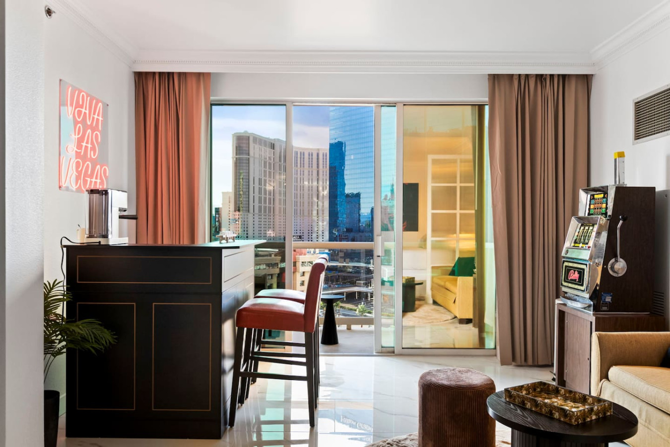 Vintage Vegas Studio On LV Strip/Balcony/Pools — gallery photograph 7