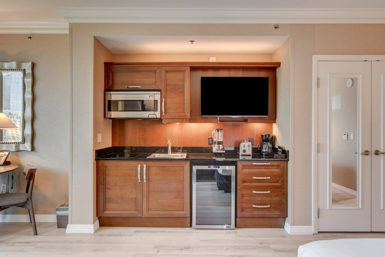 High Roller Studio On LV Strip-No Resorts Fee! — gallery photograph 3