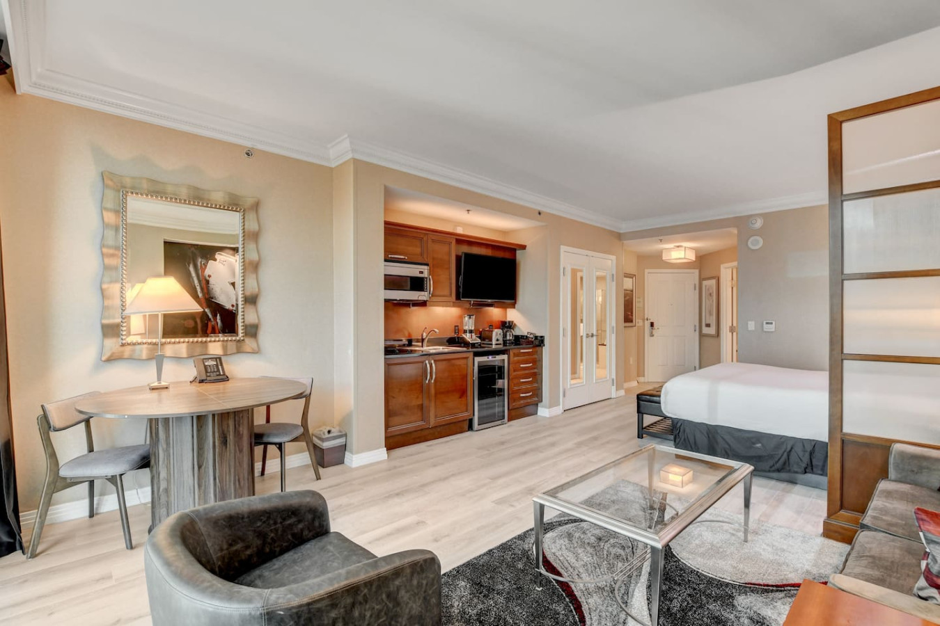 High Roller Studio On LV Strip-No Resorts Fee! — gallery photograph 6