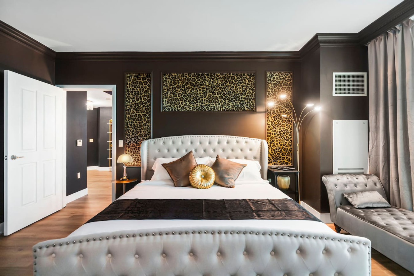 The Unique Penthouse — property photograph