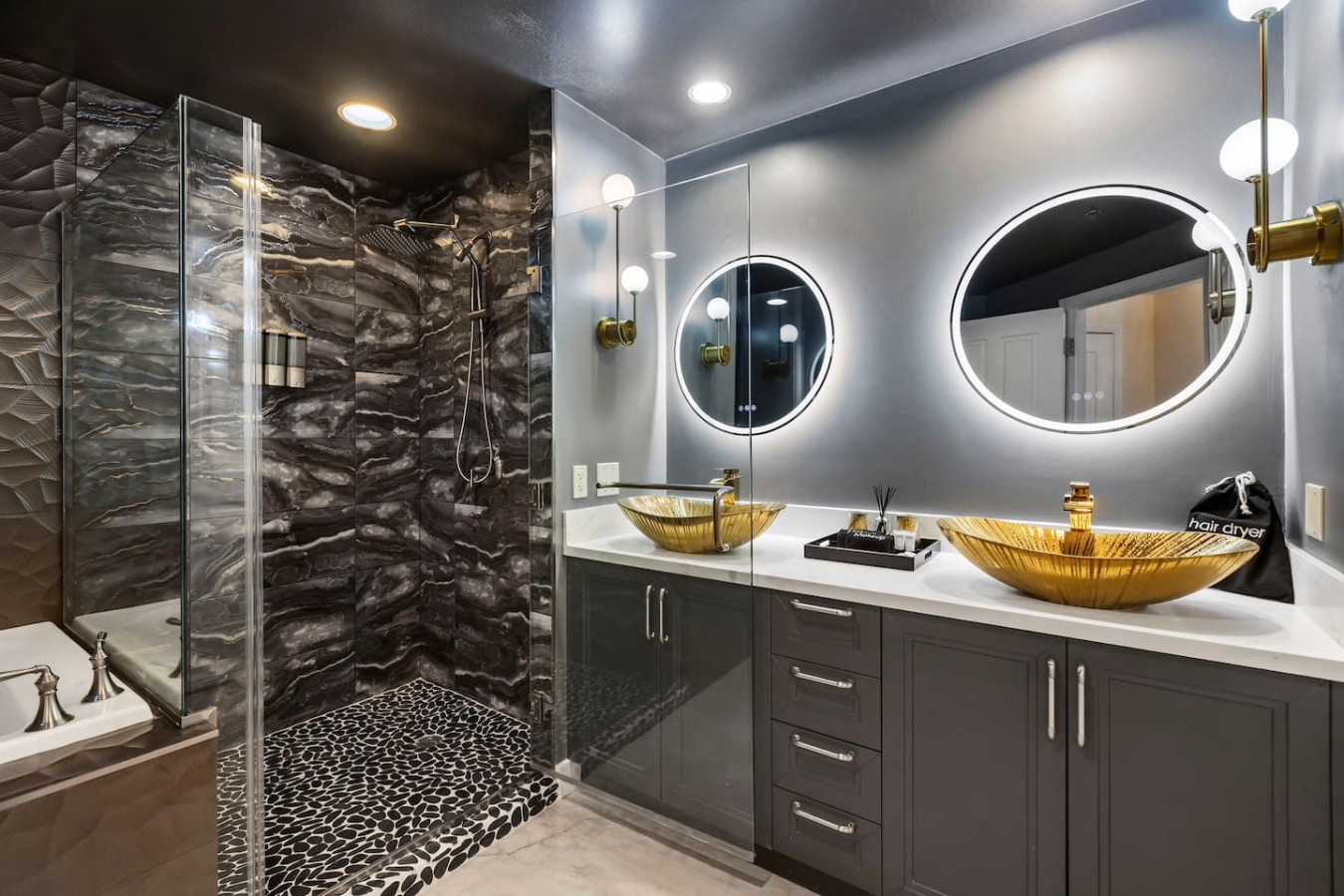 Most Unique Penthouse on Las Vegas Strip! — gallery photograph 6