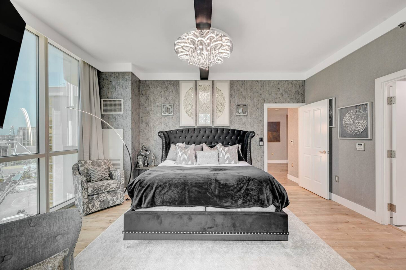 Luxurious 34th Floor Penthouse on LV Strip! — gallery photograph 5