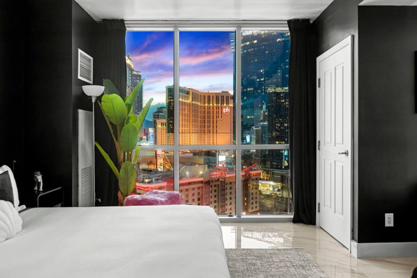 The Vanderpump Suite On LV Strip w/ Balcony — gallery photograph 5