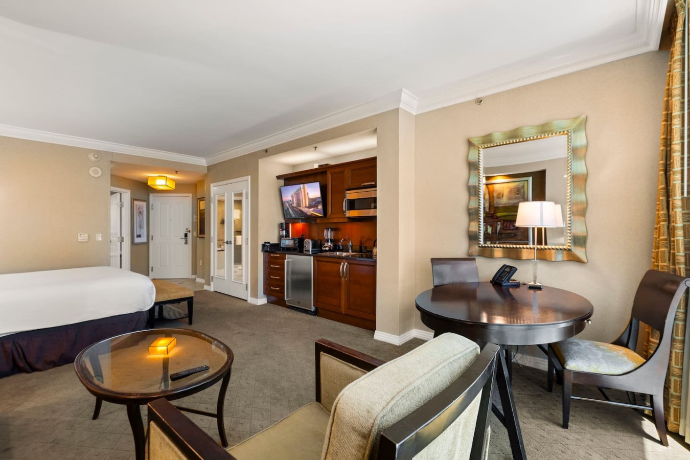 Signature Studio | No Resort Fee & Pool — gallery photograph 6
