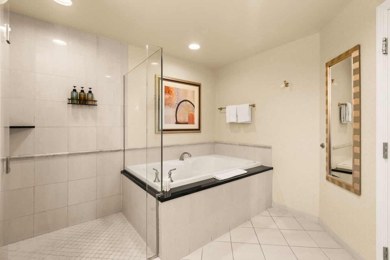 Signature Studio | No Resort Fee & Pool — gallery photograph 3