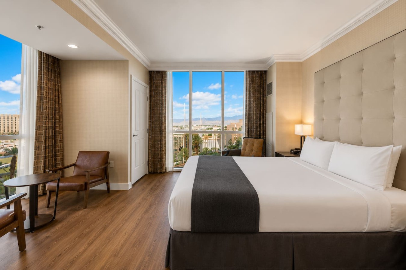 Sphere View King Suite|On Strip| Lazy River/POOL! — gallery photograph 3