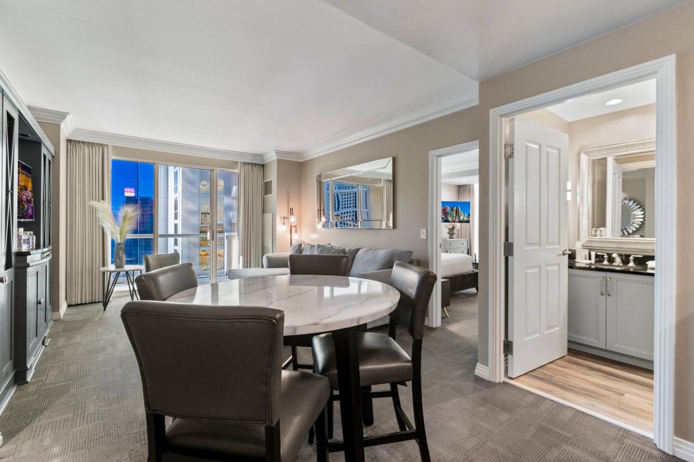 Strip View Suite|On LV Strip w/Balcony/LazyRiver — gallery photograph 7