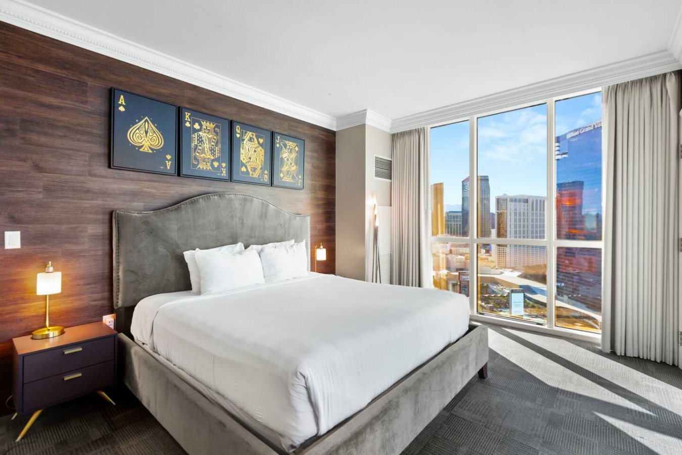 Strip View Suite|On LV Strip w/Balcony/LazyRiver — gallery photograph 2