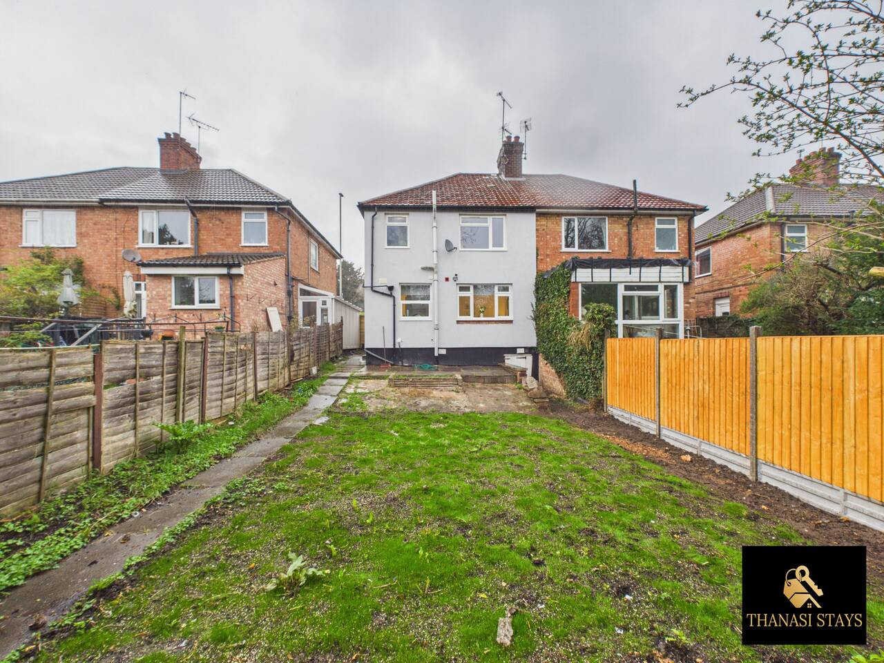 Spacious 3BR House | Parking | Sleeps 6| Close to Glenfield Hospital in Groby Road 390 - Property image 8 - VivreStays