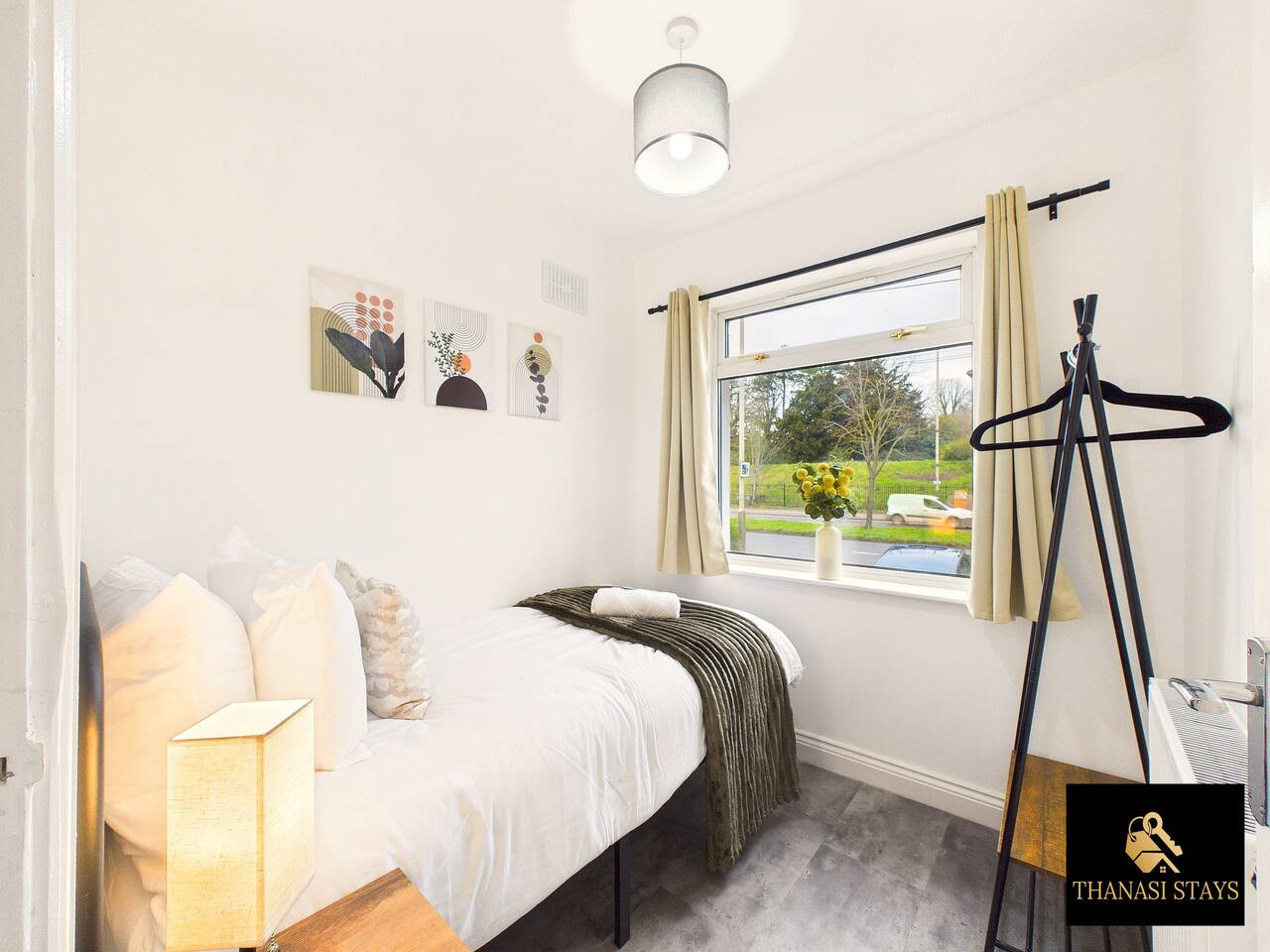 Spacious 3BR House | Parking | Sleeps 6| Close to Glenfield Hospital in Groby Road 390 - Property image 4 - VivreStays