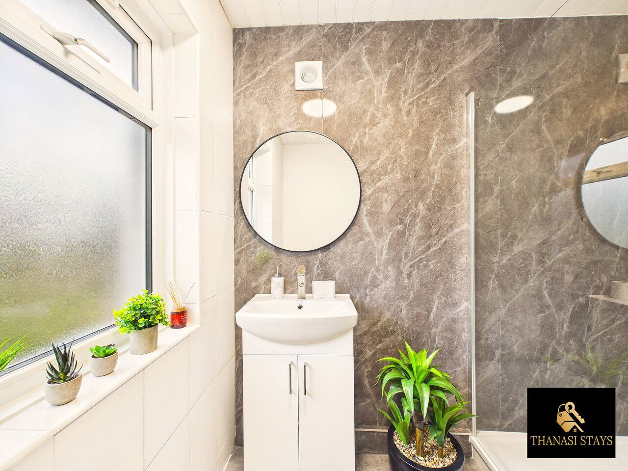 Spacious 3BR House | Parking | Sleeps 6| Close to Glenfield Hospital in Groby Road 390 - Property image 18 - VivreStays