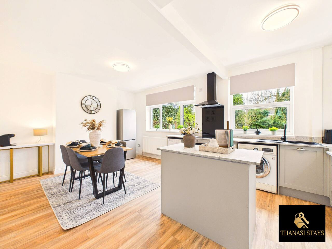Spacious 3BR House | Parking | Sleeps 6| Close to Glenfield Hospital serviced apartment - Leicester - VivreStays
