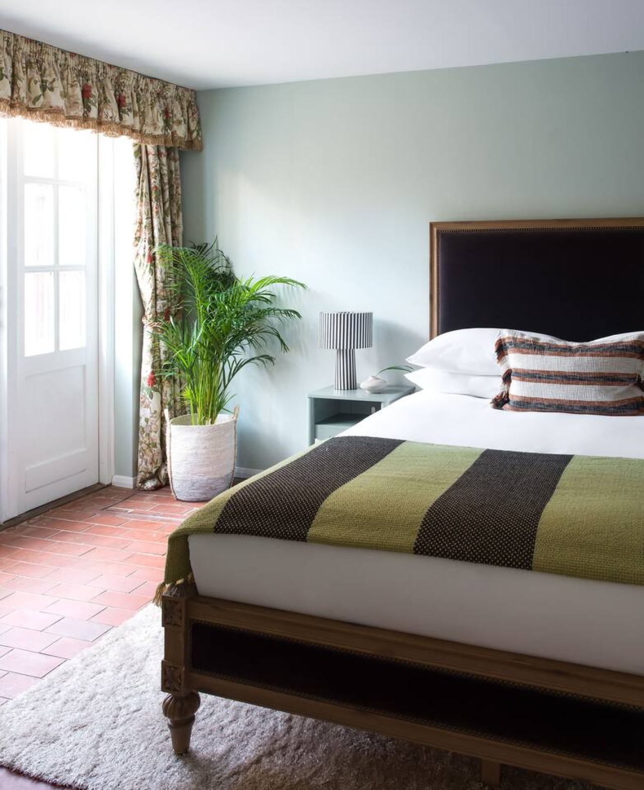 Notting Hill Mews House, sleeps 8 in 3 Dunworth Mews W11 1LE - Property image 8 - VivreStays