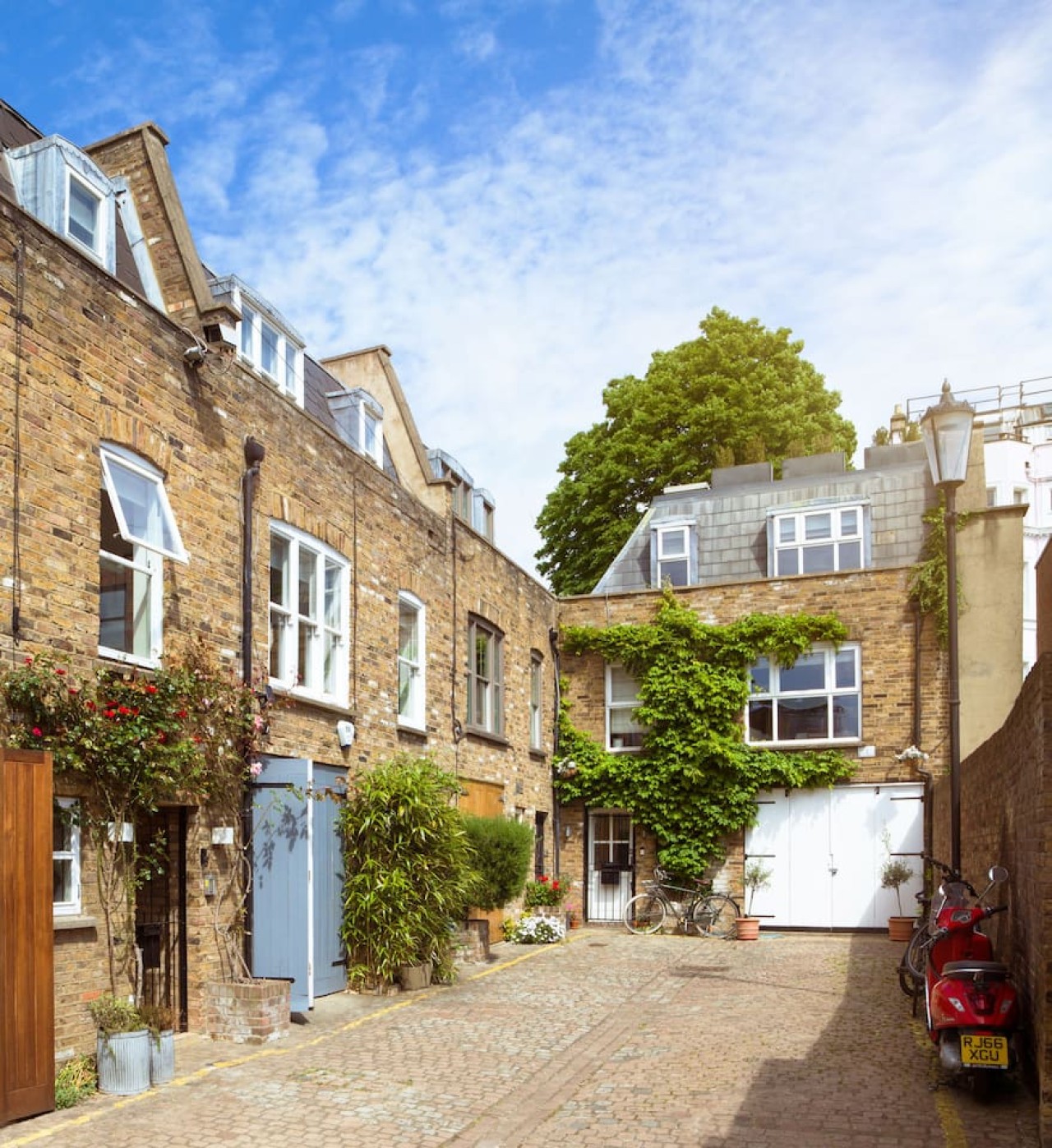Notting Hill Mews House, sleeps 8 in 3 Dunworth Mews W11 1LE - Property image 2 - VivreStays