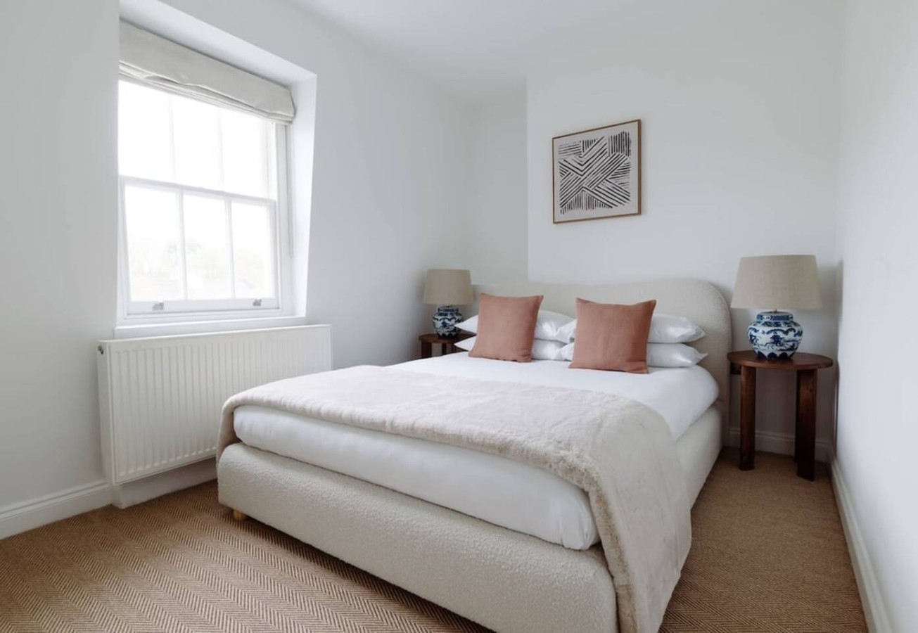 Bright Chelsea apt & sun terrace in 17 Callow Street SW3 6BJ - Property image 5 - VivreStays