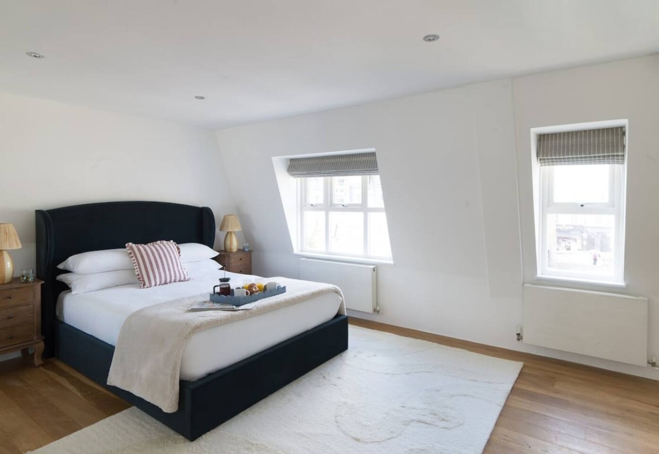 The Iconic Portobello Mews House in 8 Dunworth Mews atCheckIn W11 1LE - Property image 7 - VivreStays