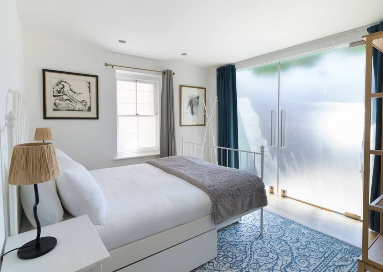 The Iconic Portobello Mews House in 8 Dunworth Mews atCheckIn W11 1LE - Property image 11 - VivreStays