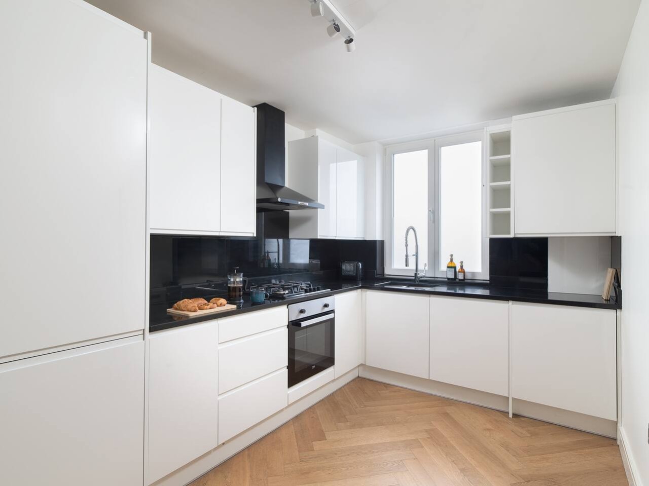 Hampstead Heath 2 bed in 76 Fleet Road atCheckIn NW3 2QT - Property image 6 - VivreStays