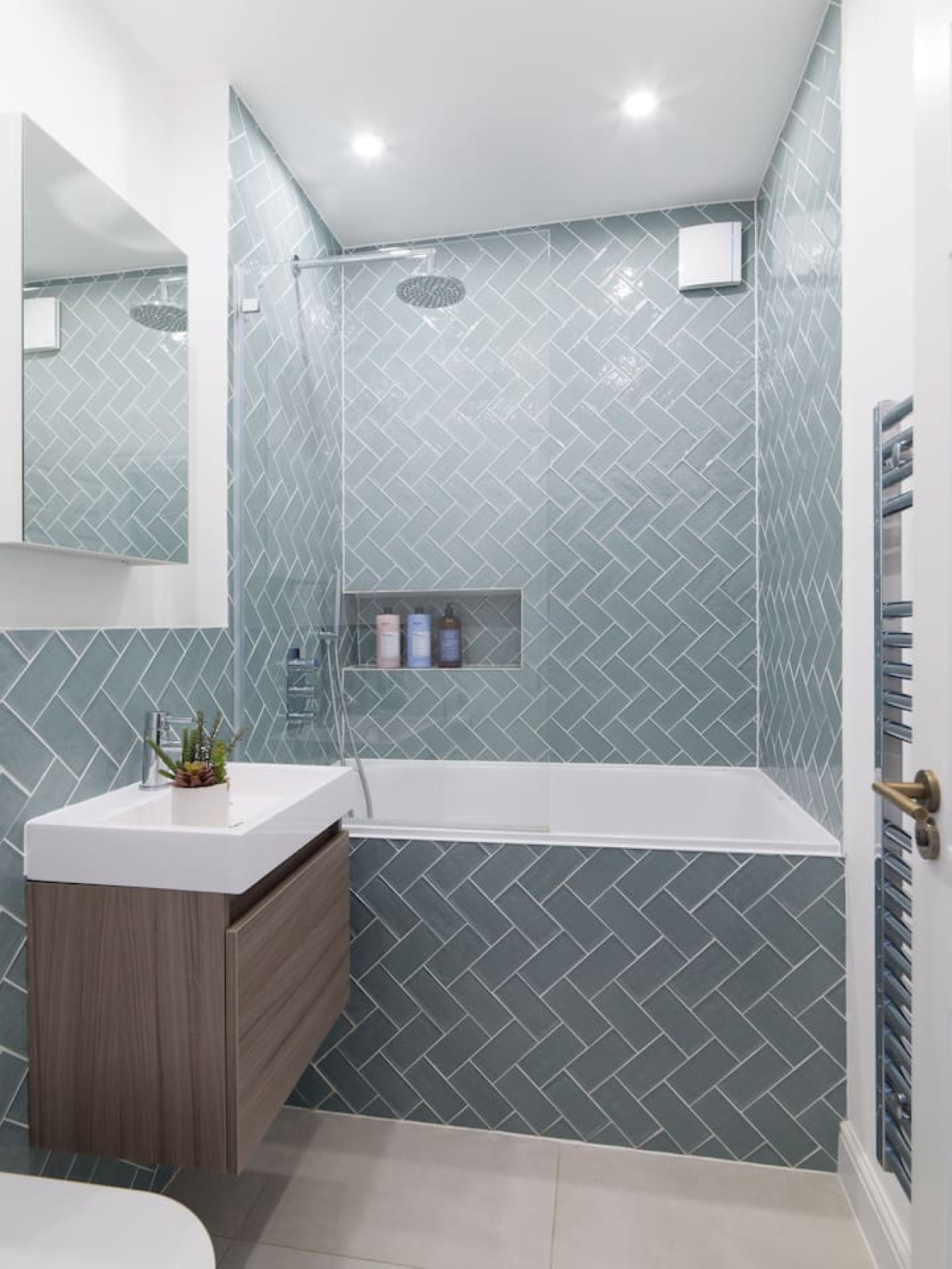 West End, Drury Lane, Modern 3 Bedroom Apt in 1, 158 Drury Lane WC2B 5QG - Property image 10 - VivreStays