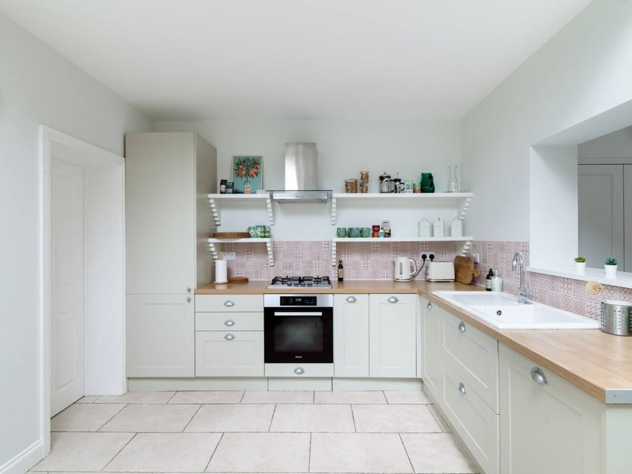 Battersea Bright House | Sleeps 4 in 46 Eversleigh Road SW11 5XA - Property image 13 - VivreStays