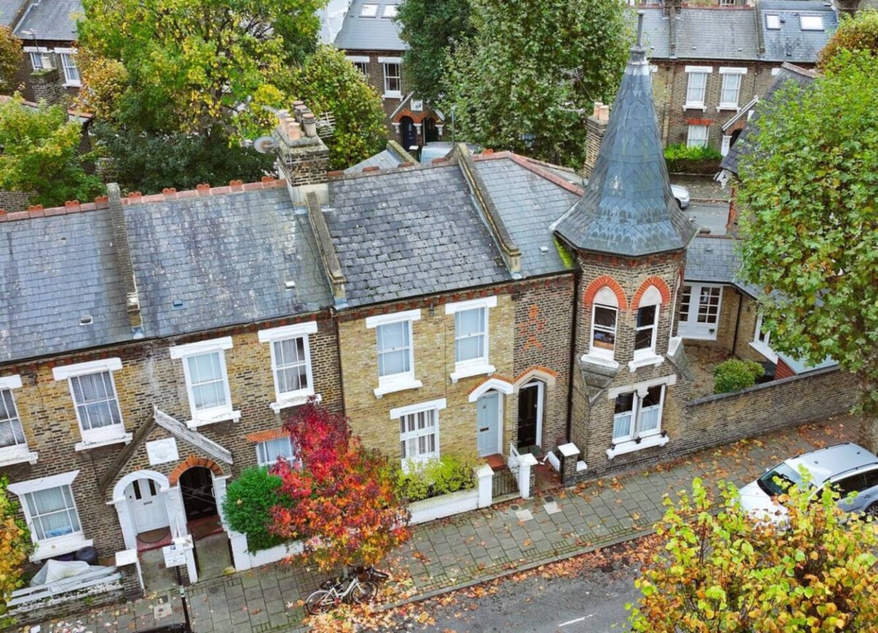 Battersea Bright House | Sleeps 4 in 46 Eversleigh Road SW11 5XA - Property image 6 - VivreStays