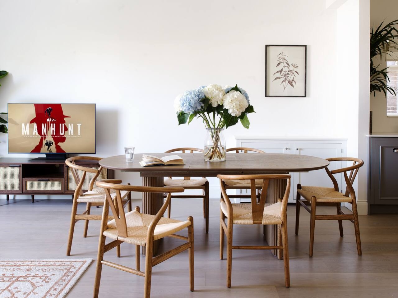 Luxurious 3-Bedroom Notting Hill in 17 Pembridge Square Flat 13 W2 4EH - Property image 2 - VivreStays