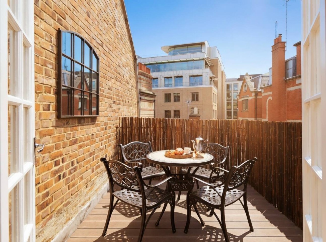 The Mayfair Grand Penthouse in 18 Bruton Place Flat 3 W1J 6LY - Property image 9 - VivreStays