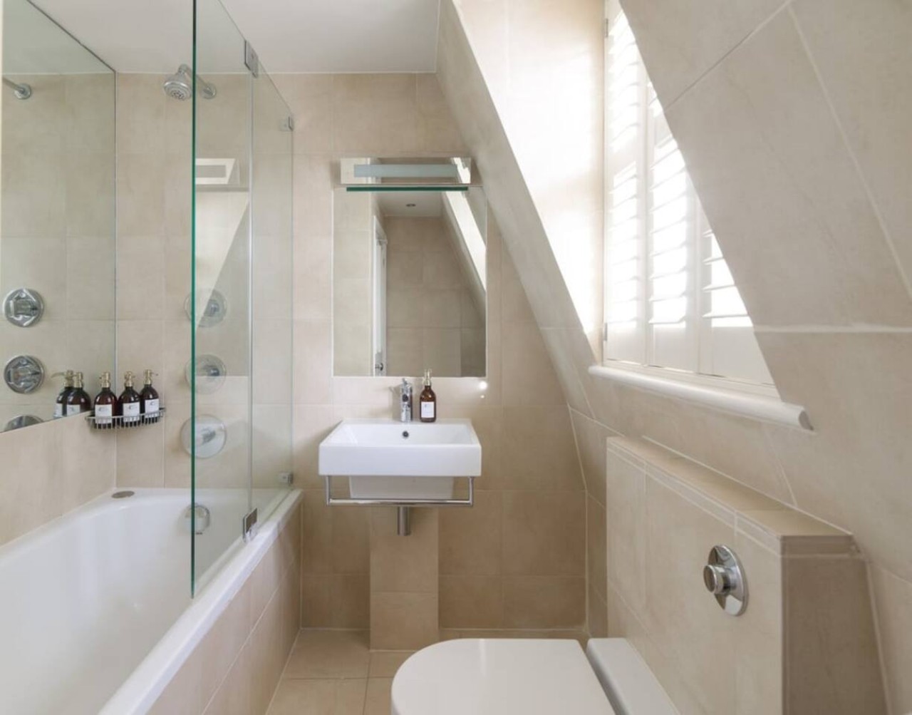Kings Road, Chelsea, sleeps 6 in 50 Godfrey Street SW3 3SX - Property image 21 - VivreStays