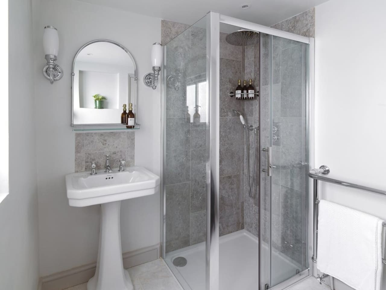 Kings Road, Chelsea, sleeps 6 in 50 Godfrey Street SW3 3SX - Property image 13 - VivreStays